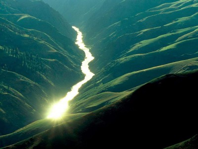 river_through_a_valley-1743-400x300